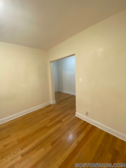Building Photo - 244 Kelton St