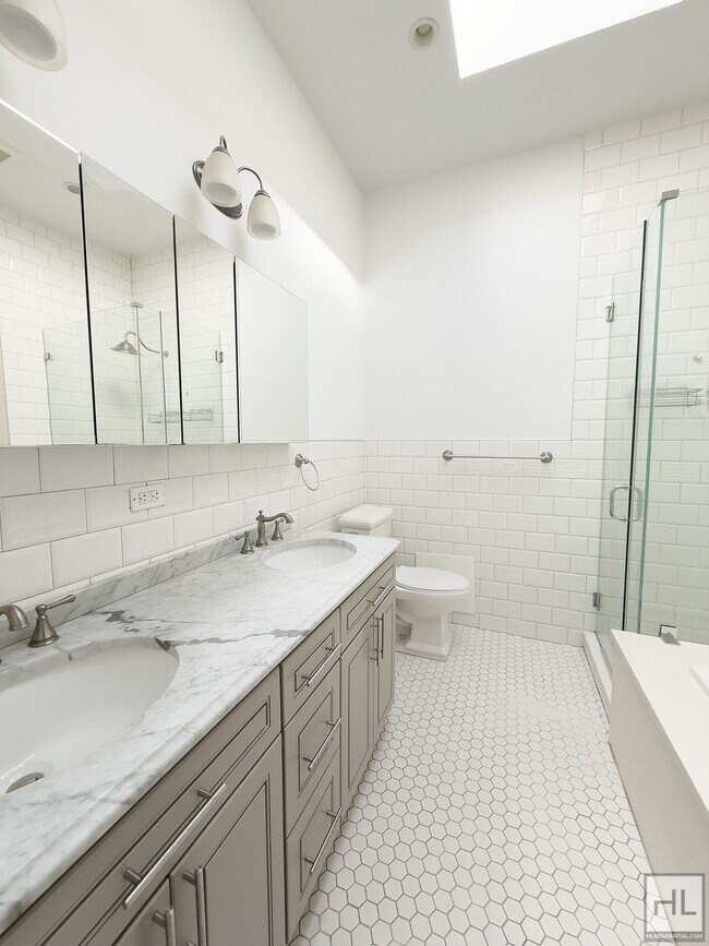 Building Photo - EASTERN PARKWAY / Remarkable Renovated 4-Bed 3-Bath in Prime Crown Heights