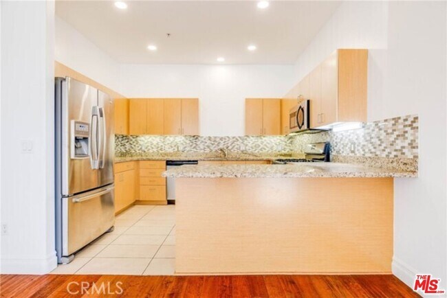 Building Photo - 917 S New Hampshire Ave