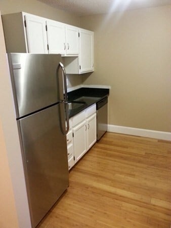 Building Photo - 100 Captains Row