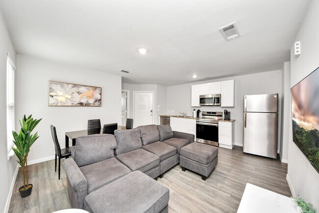 Building Photo - 9027 Madera Rd