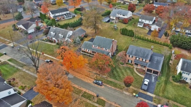 Building Photo - Lovely Colonial Home in Sharpley