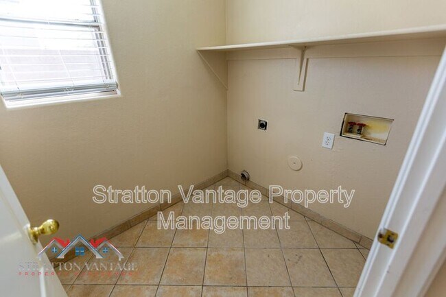 Building Photo - 12721 W Almeria Rd