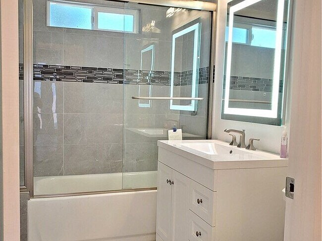 Building Photo - 2935 La Tierra St