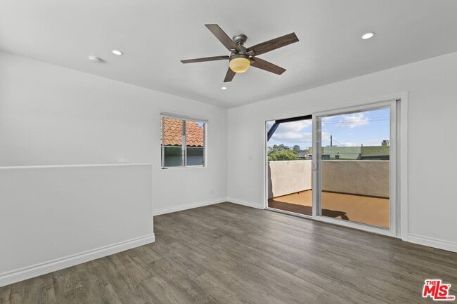 Building Photo - 205 7th Ave