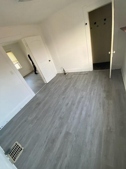 Building Photo - 221 Licking St