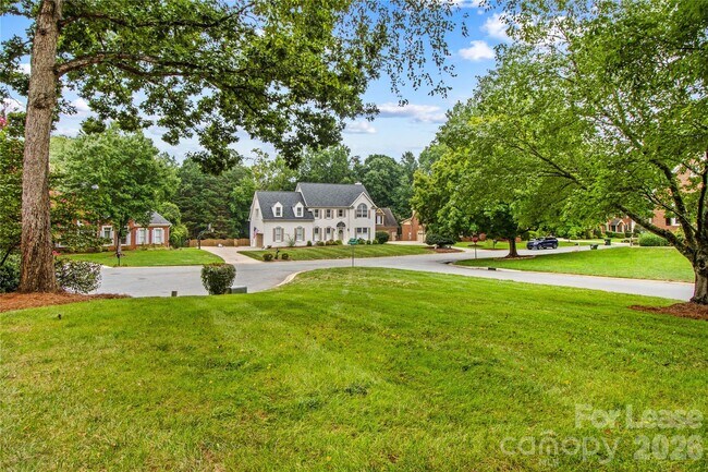 Building Photo - 9033 Pennyhill Dr