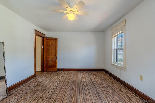 Building Photo - 222 Strayer St