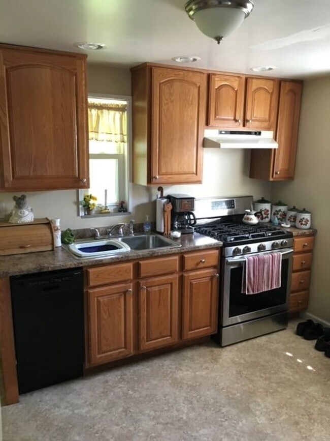 Building Photo - Munhall/Homestead Park 3BR House