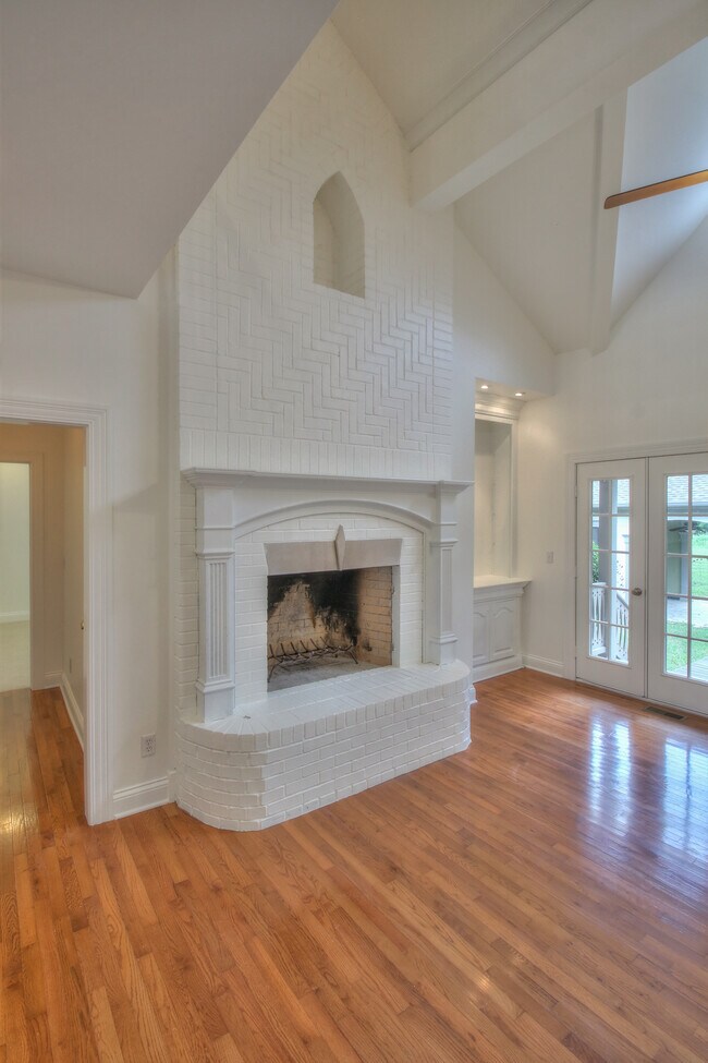 Building Photo - 4335 N Chapel Rd