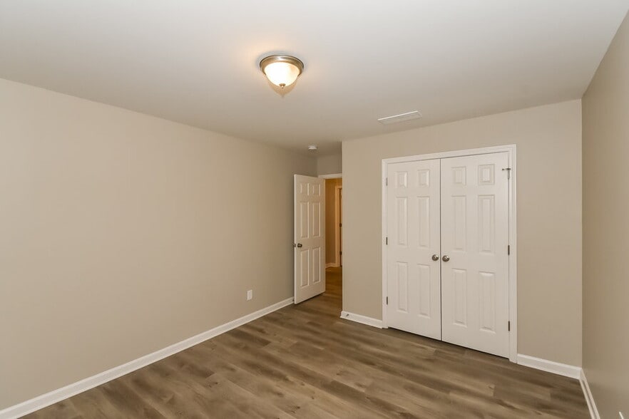 Building Photo - 7531 Sugarcreek Dr