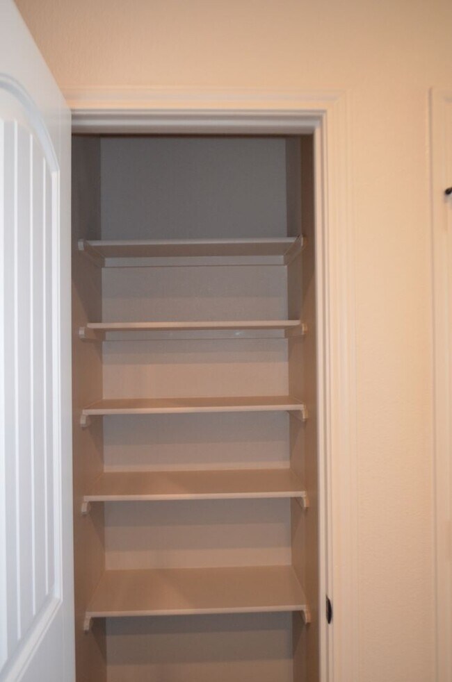 Building Photo - 1021 Cline Dr