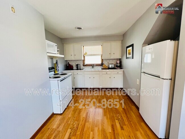 Building Photo - 2372 N 61st St