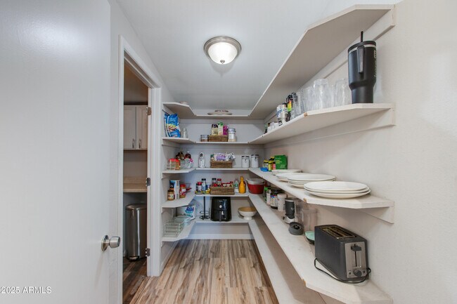 Building Photo - 3009 E Dahlia Dr