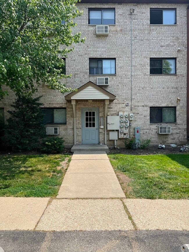 Building Photo - 509 E Spruce Dr