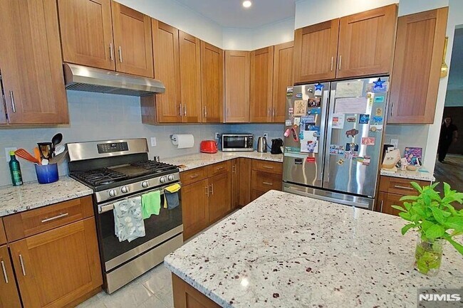 Building Photo - 2408 Hammett Ave