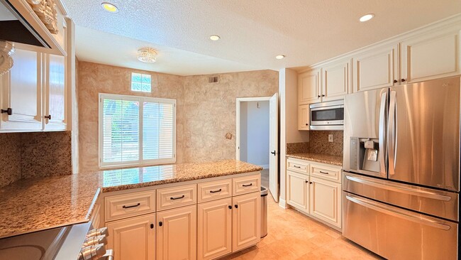 Building Photo - Gorgeous Two (2) Suites--- Executive Style 2BD/2.5BA + Loft, Two-Story TH at The Lake at Canyon L...