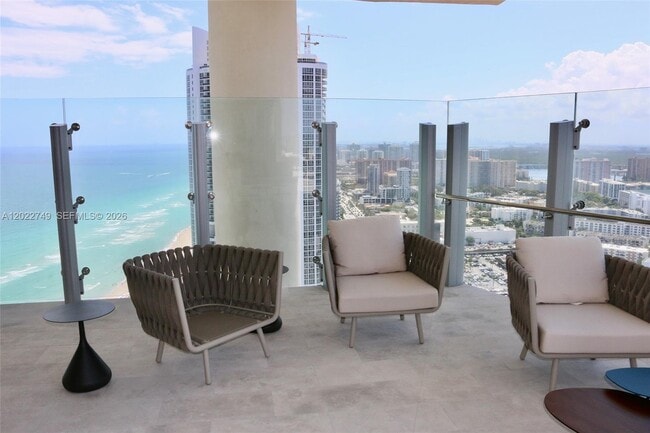 Building Photo - 18501 Collins Ave