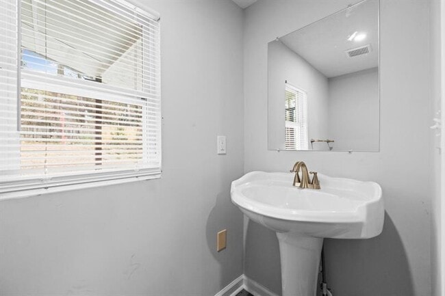 Building Photo - 6300 Creekford Dr