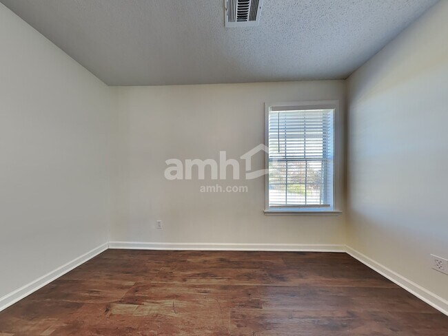 Building Photo - 13136 Braybourne Pkwy