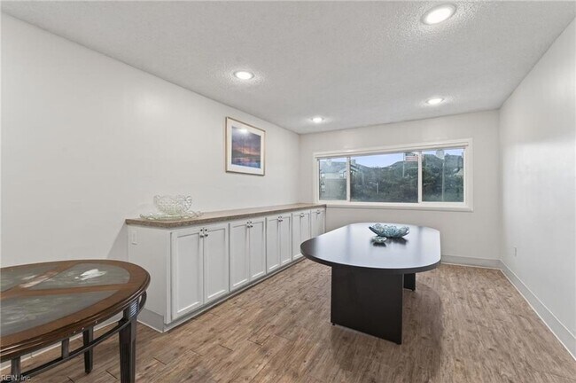 Building Photo - 3288 Page Ave