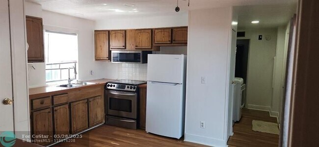 Building Photo - 11868 Watergate Cir