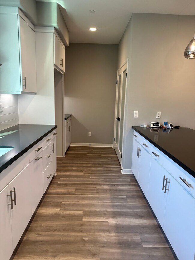 Building Photo - 2 Bed/2.5 Bath, South Temecula Townhome