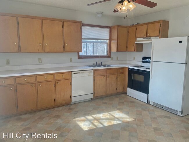 Building Photo - 3 br, 1.5 bath House - 916 Grand Arbre Drive