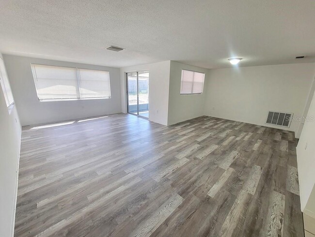 Building Photo - 7920 Pineapple Ln