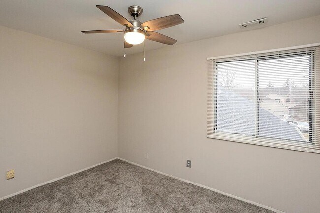Building Photo - 2138 Dogwood Ln