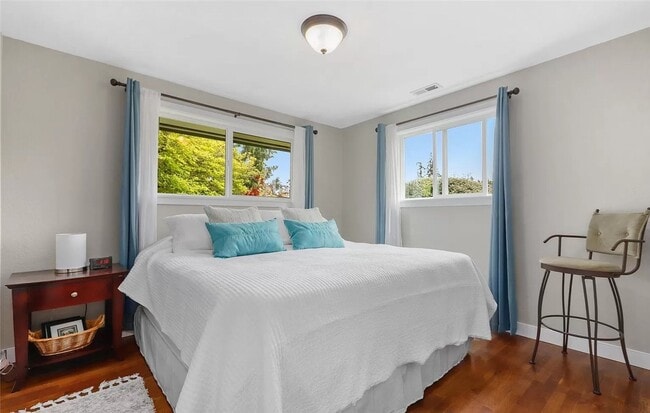 Building Photo - LOW RENT!Beautiful 4Bed2Bath House!PRIME h...