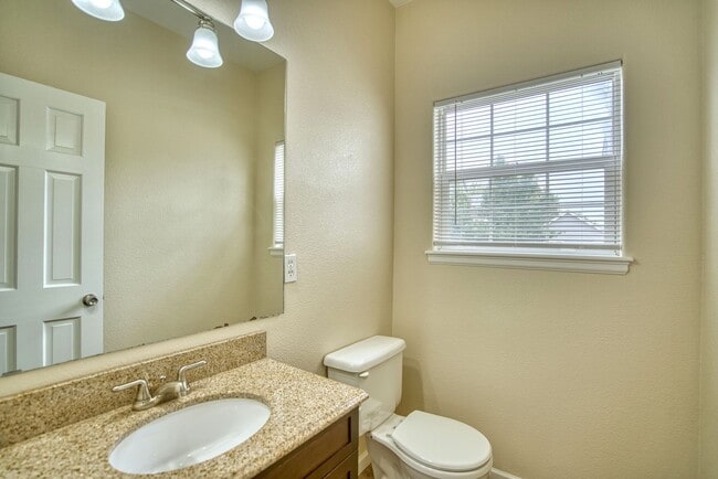Building Photo - Charming Mill Village 3Bed/3Bath Home with...