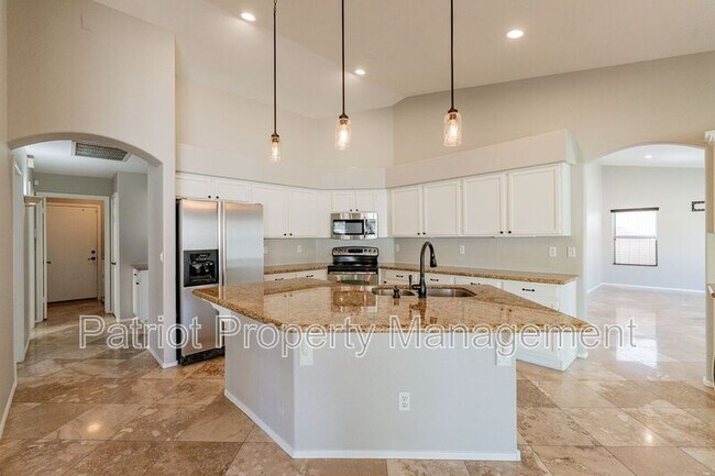 Building Photo - 4704 E Villa Maria Dr