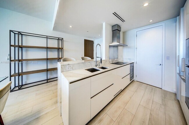 Building Photo - 10203 Collins Ave