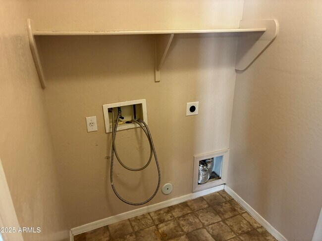 Building Photo - 7207 S Sunrise Way