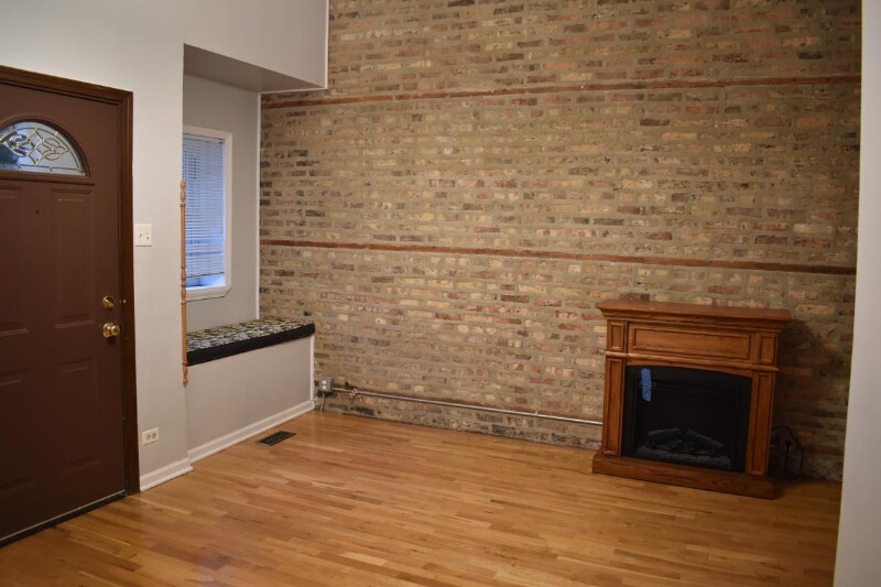 Building Photo - 1252 N Greenview Ave