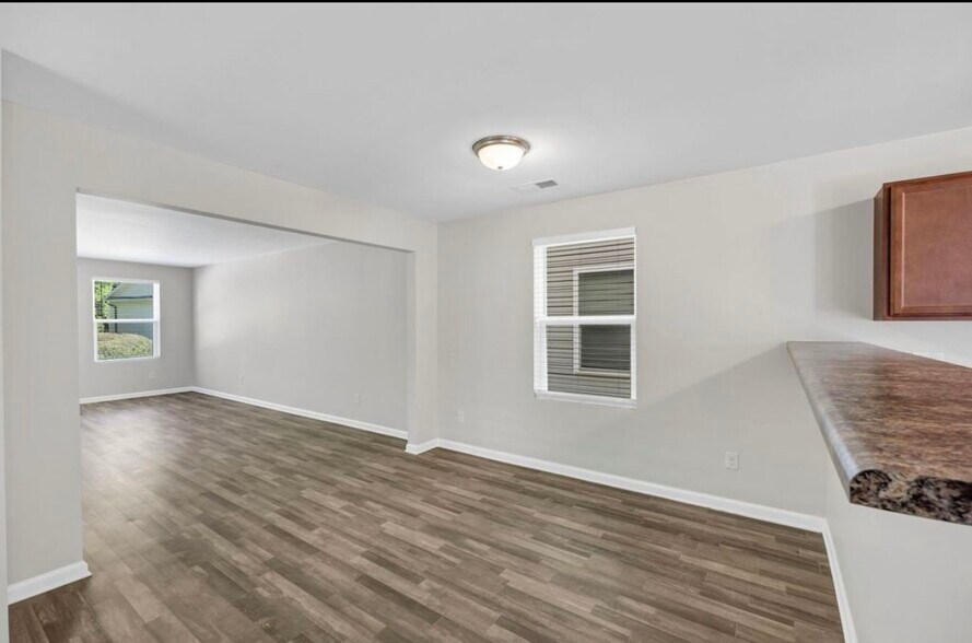 Building Photo - 112 Tybo Dr
