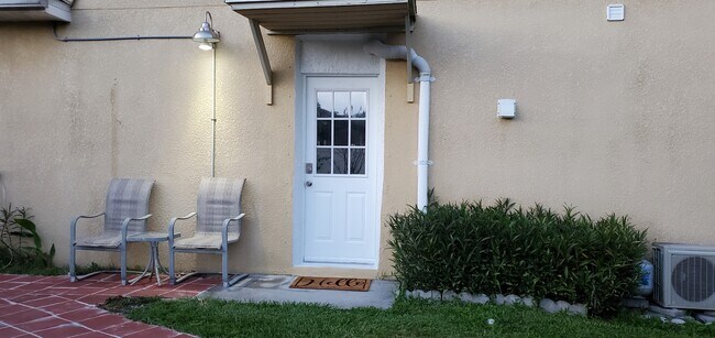 Building Photo - 5811 Crystal Rd