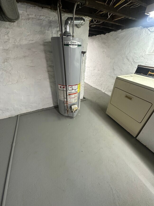 Building Photo - 661 Beech St