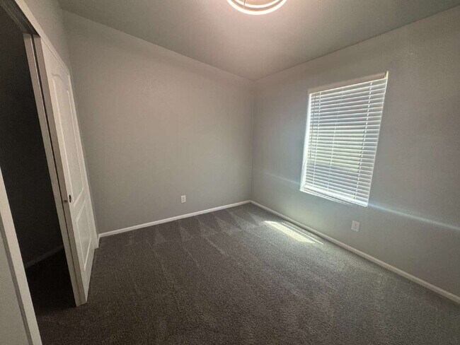 Building Photo - "Spacious 3-Bedroom Oasis with 2 Full Baths on Mount Rainier Ave, Las Vegas – Your Perfect Retrea...