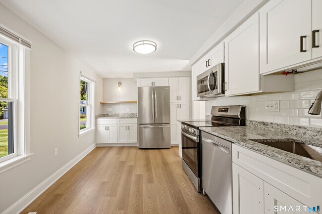 Building Photo - 387 Mixville Rd