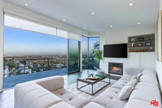 Building Photo - 8634 Franklin Ave