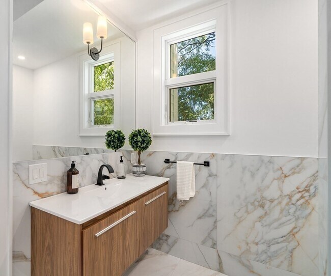 Building Photo - 89 University Rd