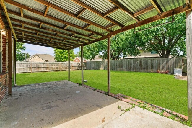 Building Photo - 15810 Mission View Ct