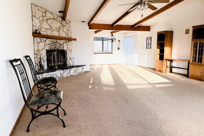 Building Photo - 695 Ketch Ct