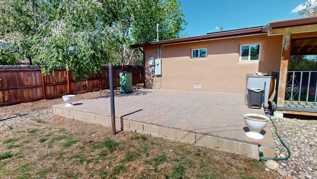 Building Photo - Eco-FriendlySouthwest Gem with Gardens & S...