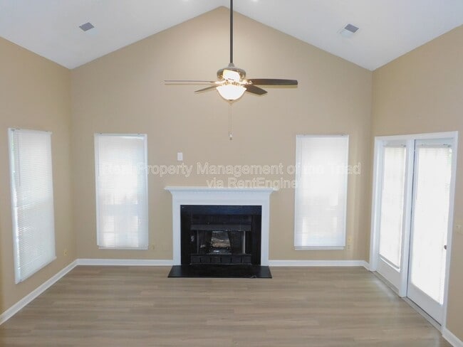 Building Photo - 7185 Avenbury Cir