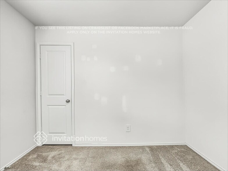 Building Photo - 3222 Crestone Dr