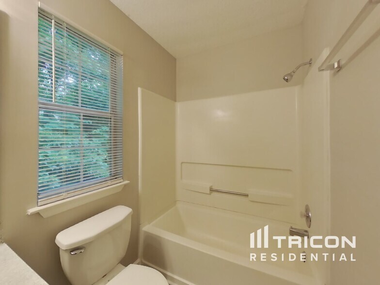 Building Photo - 7019 Hunters Glen Drive Charlotte NC