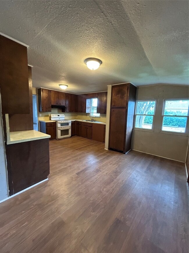 Building Photo - 530 W 1st St